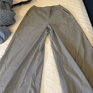 Cut • Loose Women’s Gray Pants